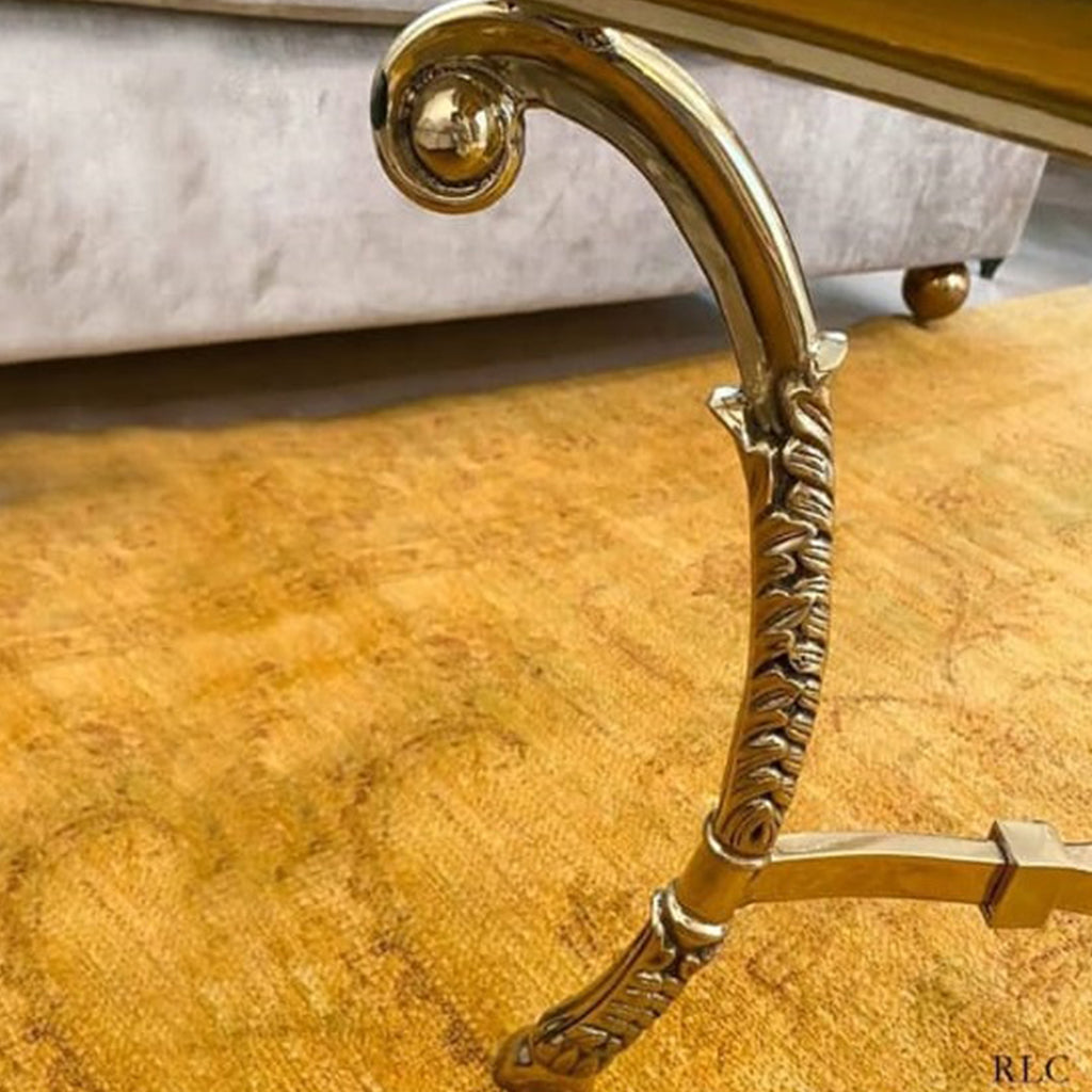 Royal Central Table